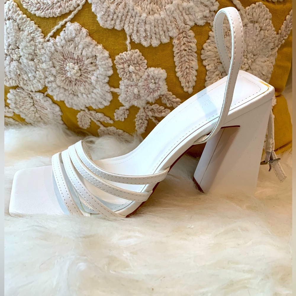 FOREVER 21 NWT WHITE BLOCK HEEL, SQUARE TOE SANDALS,SEXY WRAP AROUND ANKLE STRAP